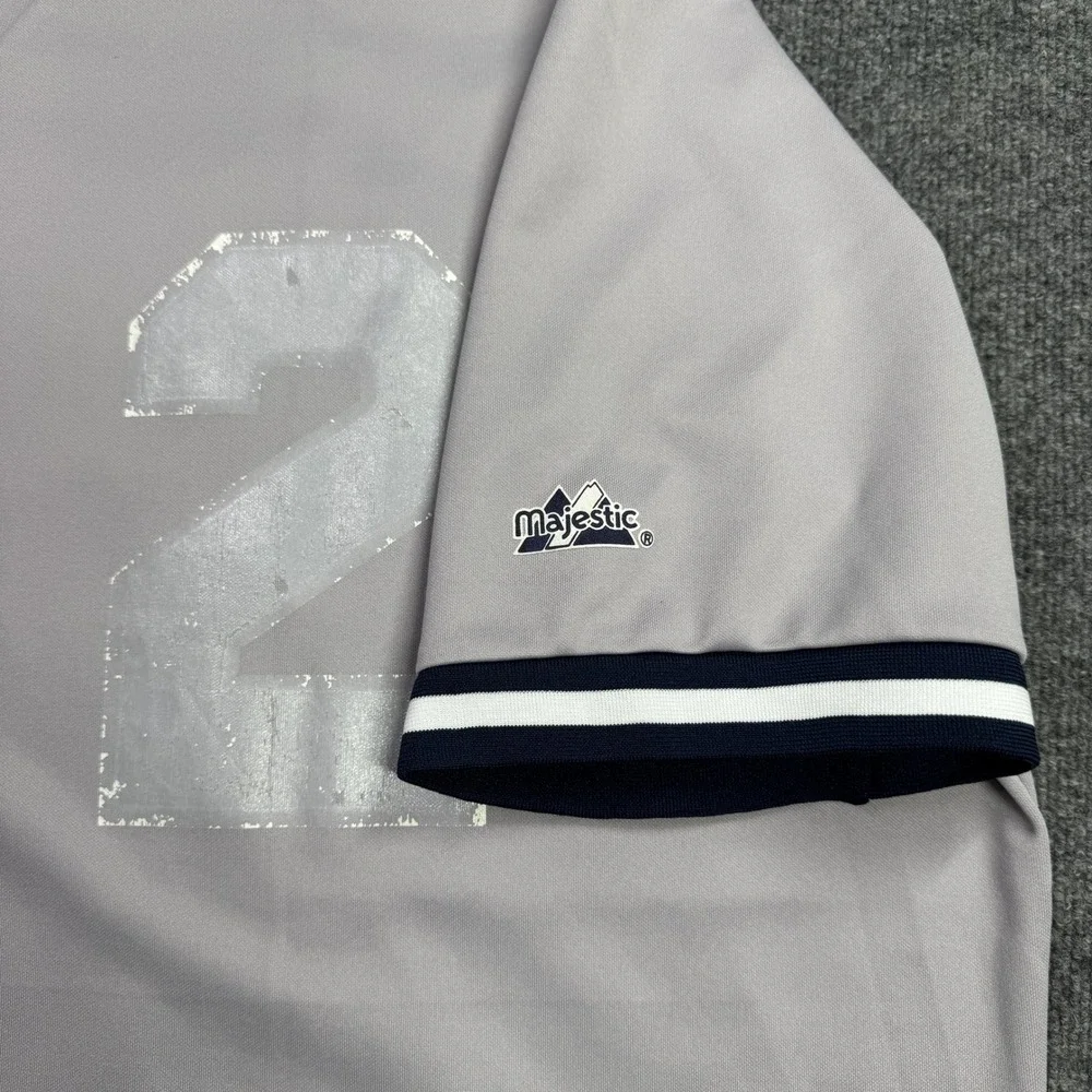 Derek Jeter 2 New York Yankees Majestic Baseball Jersey Youth L Grey Button Up